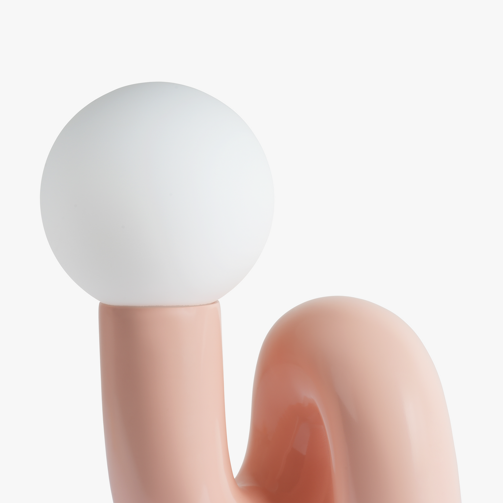 Table Lamp Gittana Sculptural – Curved Resin Base Ambient Light